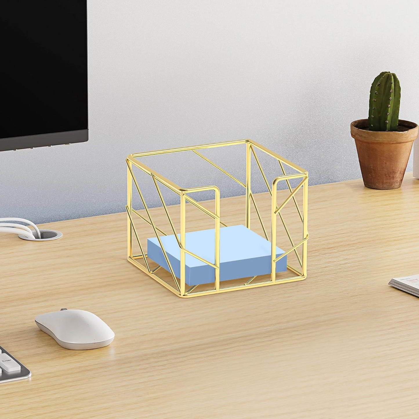 Gold Geometric Wire Note Holder: A Fusion of Elegance and Functionality