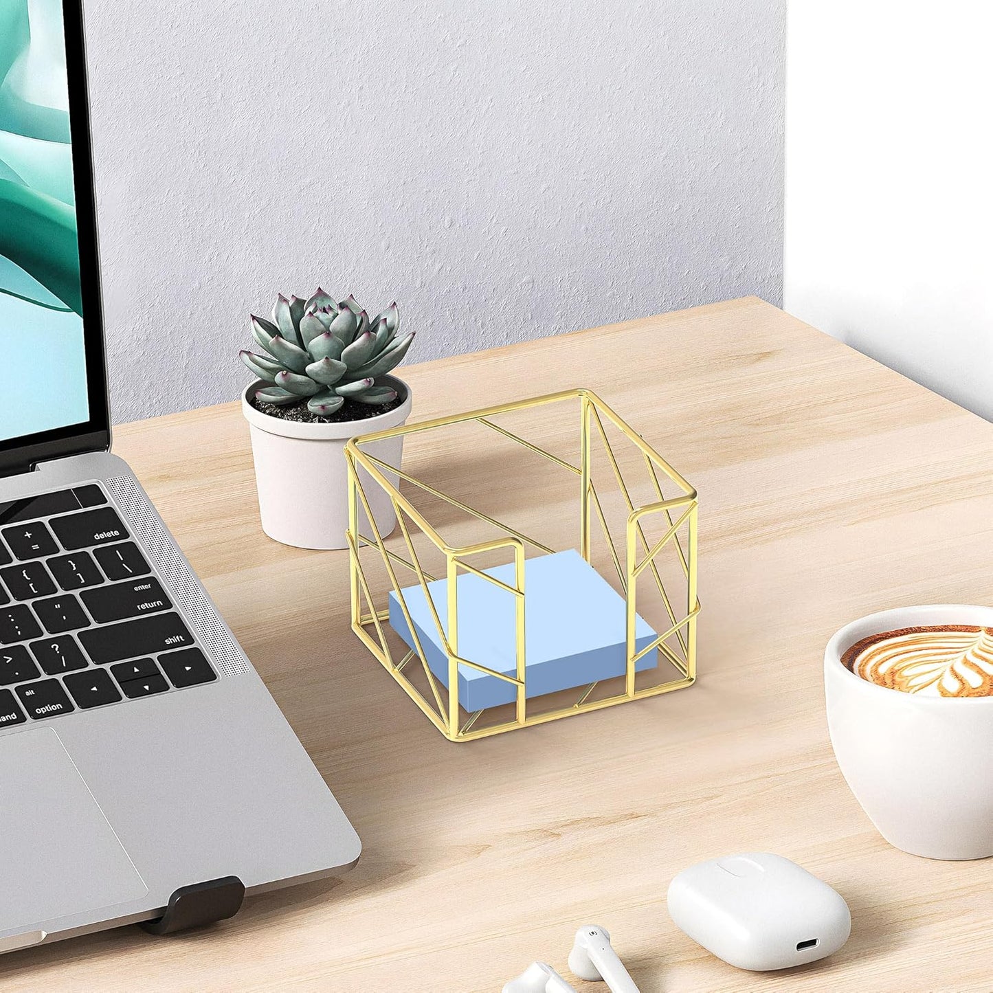 Gold Geometric Wire Note Holder: A Fusion of Elegance and Functionality